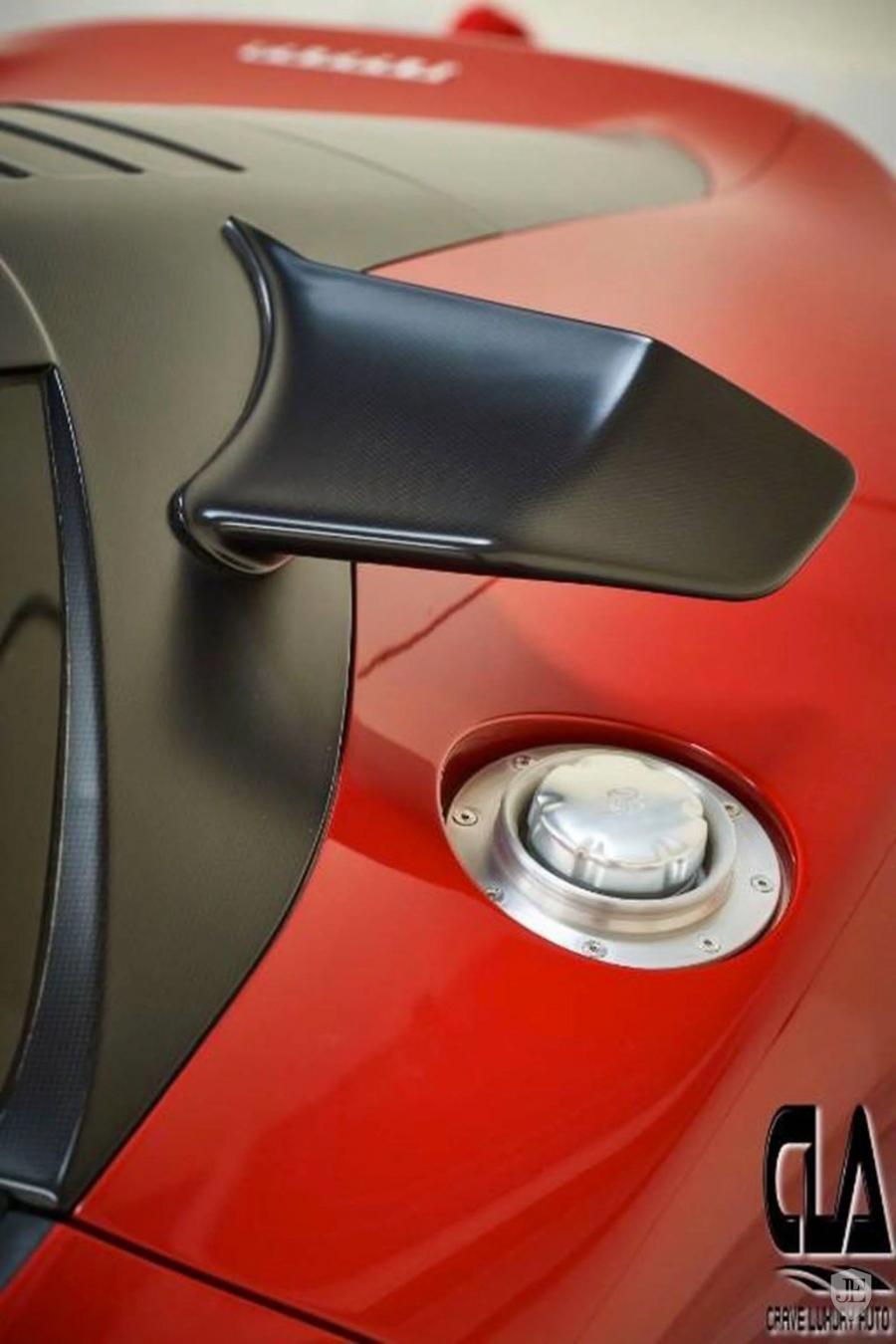 Детали интерьера Ferrari SP30 2012 года  (фото 43 из 117)